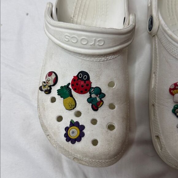 Crocs White Classic With 10 Jibits. Size 7. - Picture 5 of 8